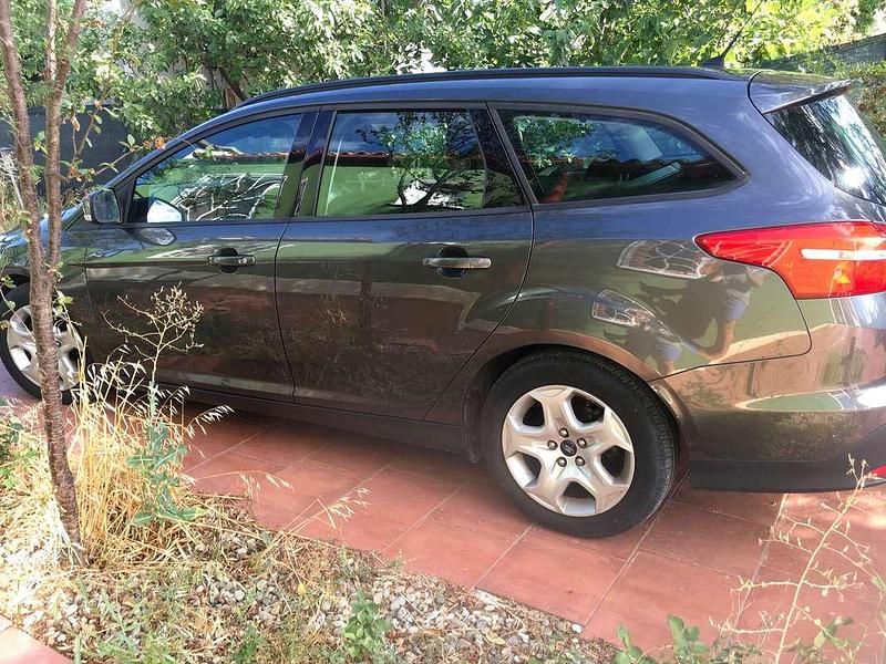 Usata Ford Focus Business Edition 120 CV (88 kW) 2015 Grigio Station wagon