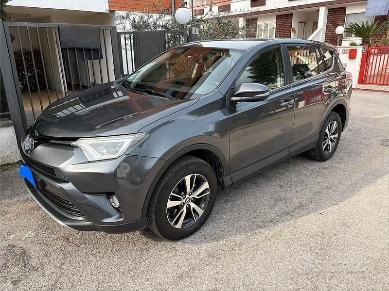 Grigio Usata 2016 Toyota RAV4 Active Station wagon | 14.000 € (Buon prezzo) - Immagine 1/4