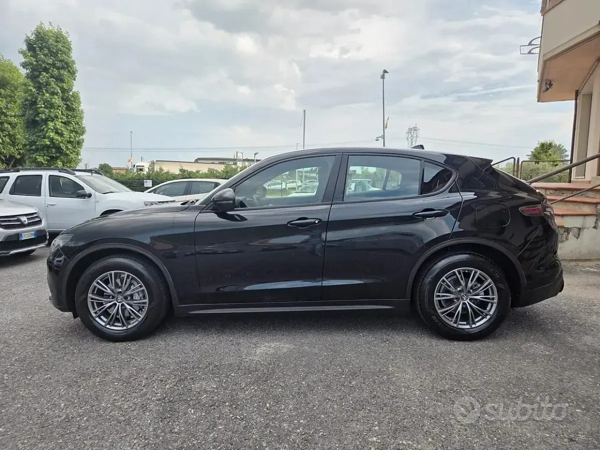 Usata Alfa Romeo Stelvio Super 209 CV (153 kW) 2023 Grigio SUV