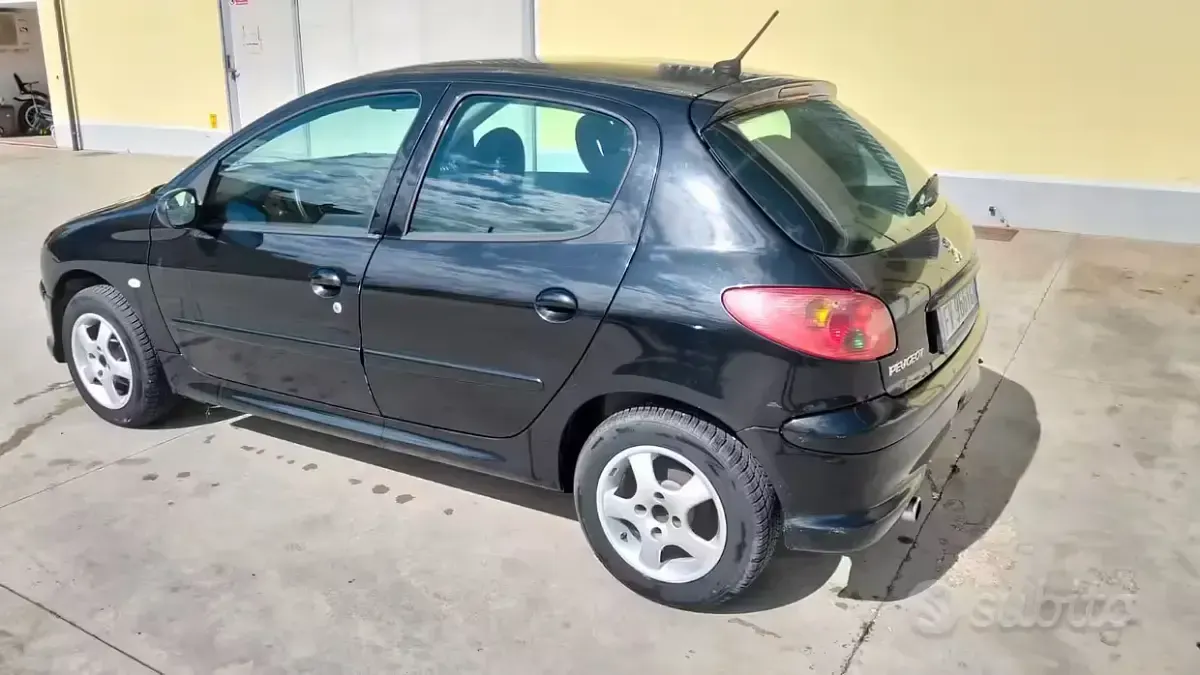 Usata Peugeot 206 88 CV (64 kW) 2008 Nero Utilitaria