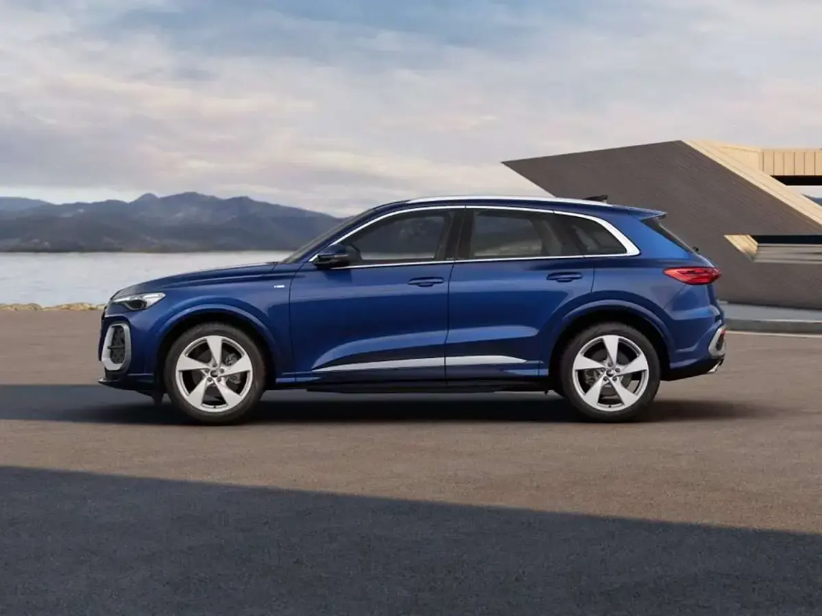 Nuova Audi Q5 S-Line 204 CV (150 kW) 2026 Blu navarra metallizzato SUV