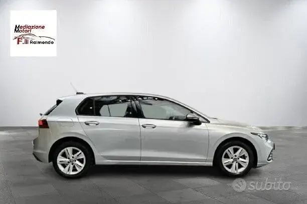 Usata VW Golf VII Life 116 CV (85 kW) 2021 Grigio Utilitaria