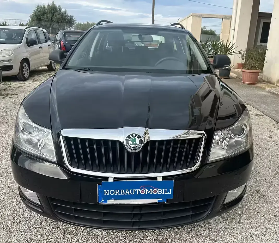 Usata Skoda Octavia Elegance 105 CV (77 kW) 2012 Nero Station wagon