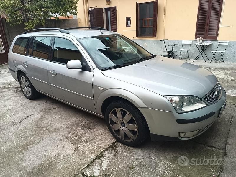 Usata Ford Mondeo 130 CV (95 kW) 2004 Grigio Station wagon