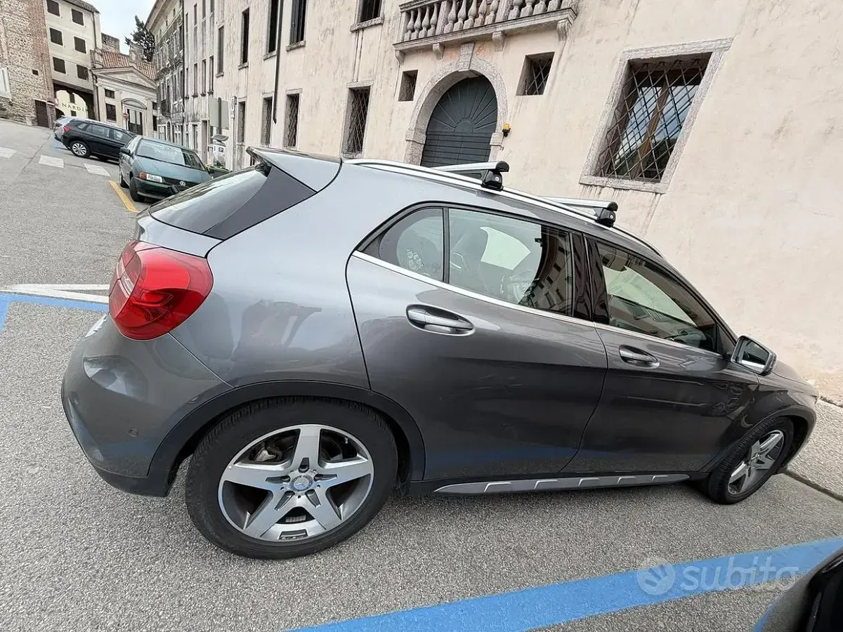 Usata Mercedes GLA200 Premium 136 CV (100 kW) 2017 Grigio SUV