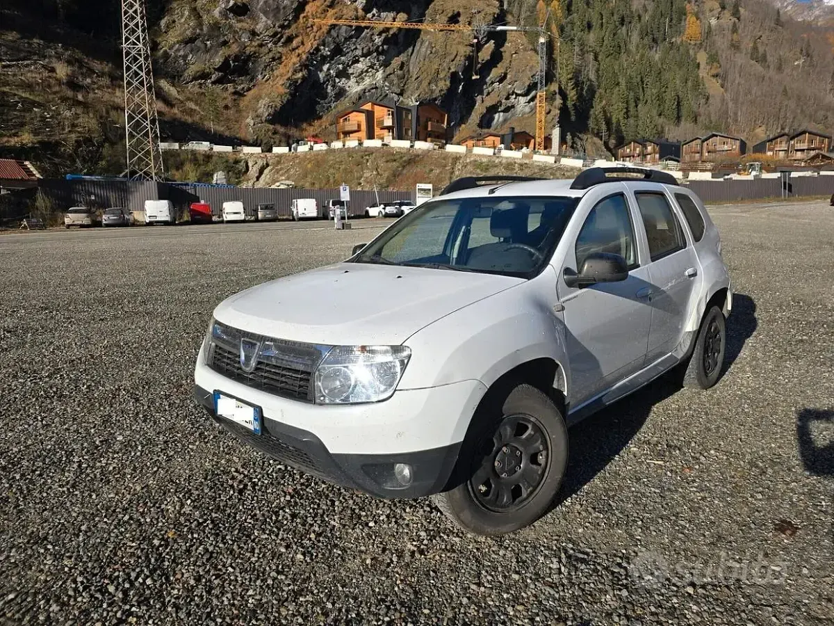 Usata Dacia Duster Ambiance 90 CV (66 kW) 2011 Bianco SUV