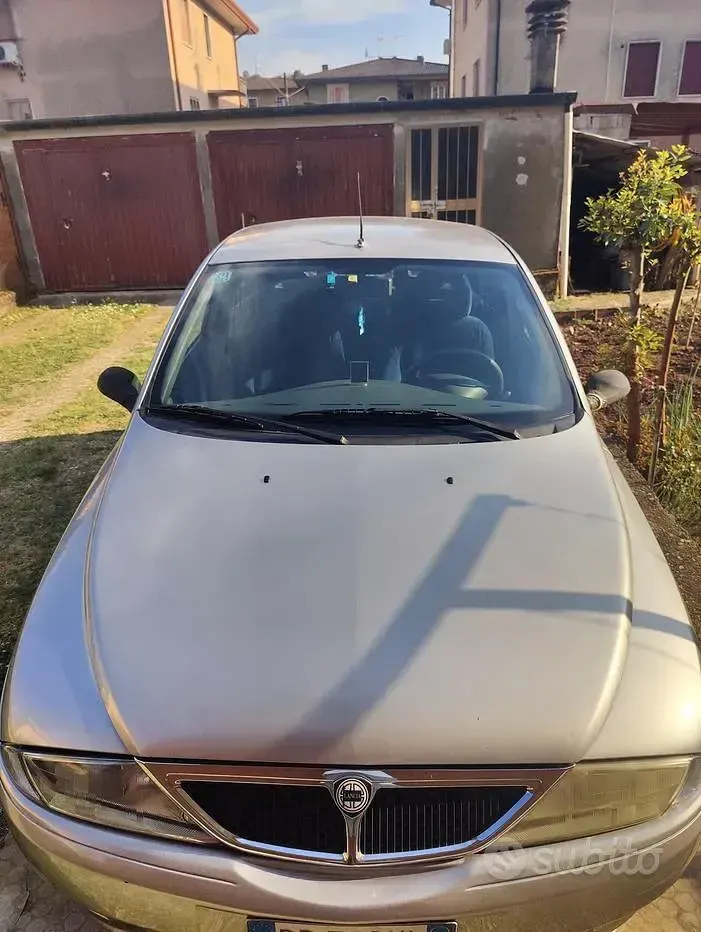 Usata Lancia Ypsilon 80 CV (58 kW) 2001 Grigio Utilitaria