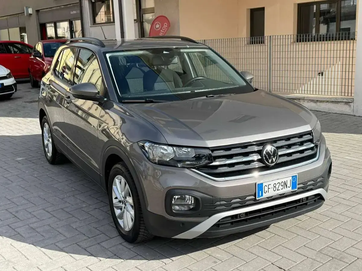Usado VW T-Cross Style 110 CV (80 kW) 2021 Gris SUV