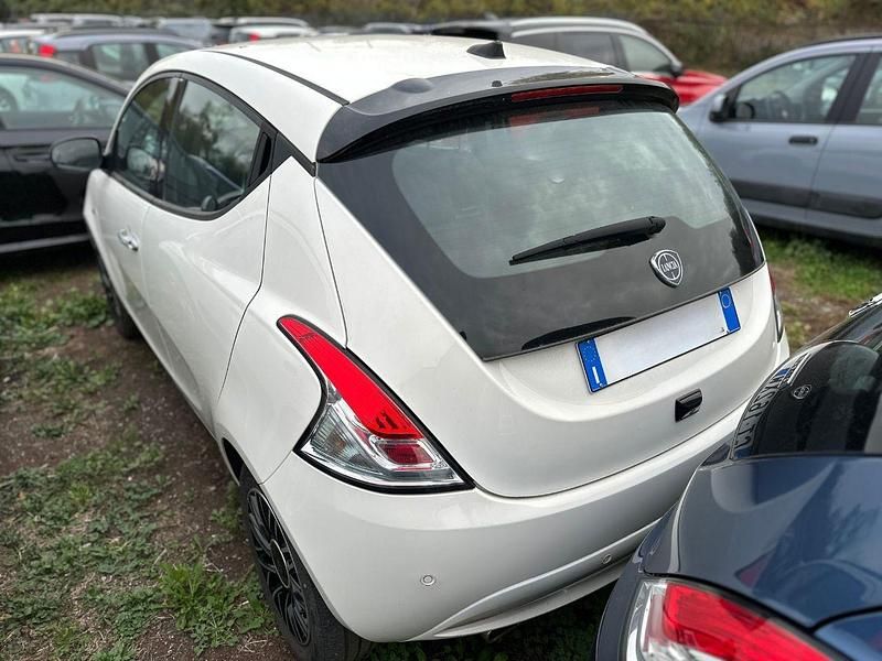 Usata Lancia Ypsilon S 70 CV (51 kW) 2024 Bianco Utilitaria