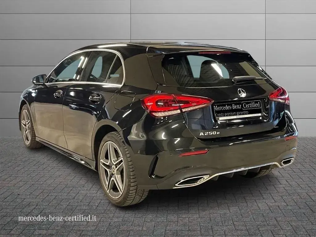 Usata Mercedes A250 Premium 218 CV (160 kW) 2022 Vernice nero cosmo Berlina