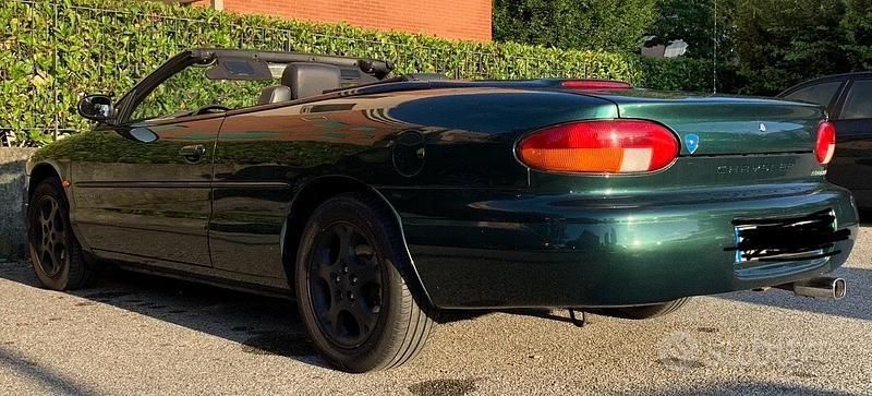 Usata Chrysler Stratus 140 CV (102 kW) 1999 Verde Cabrio