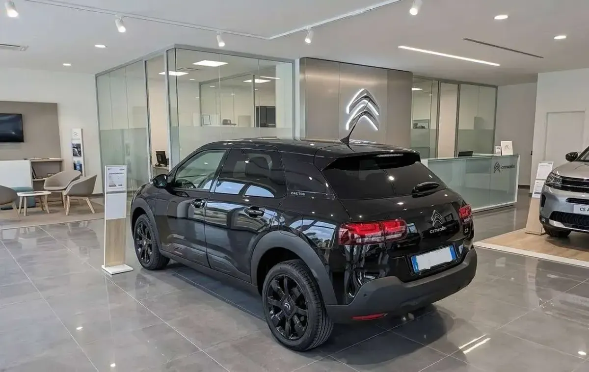 Usata Citroën C4 Shine 99 CV (72 kW) 2018 Nero SUV
