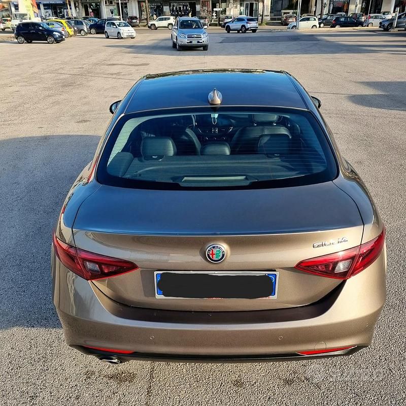 Usata Alfa Romeo Giulia Business 150 CV (110 kW) 2018 Bronzo Berlina