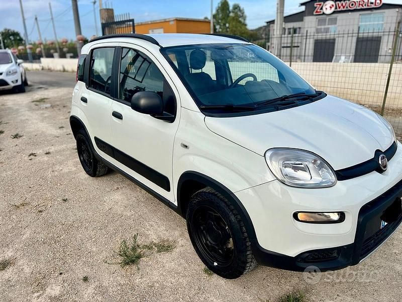 Usata Fiat Panda 4x4 S 84 CV (61 kW) 2020 Bianco Utilitaria