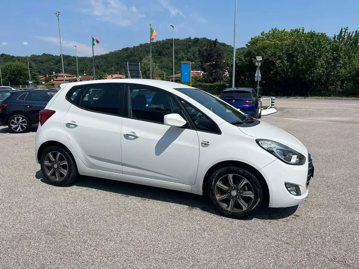Usata Hyundai ix20 Comfort 90 CV (66 kW) 2019 Bianco Utilitaria