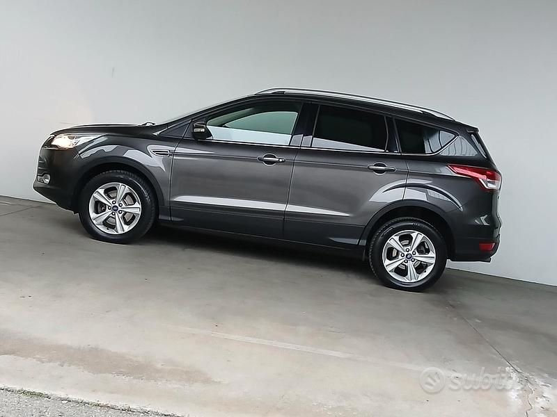 Usata Ford Kuga 120 CV (88 kW) 2015 Grigio SUV