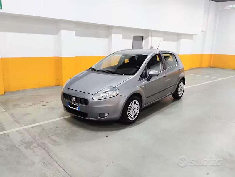 Usata Fiat Grande Punto 90 CV (66 kW) 2008 Grigio Utilitaria