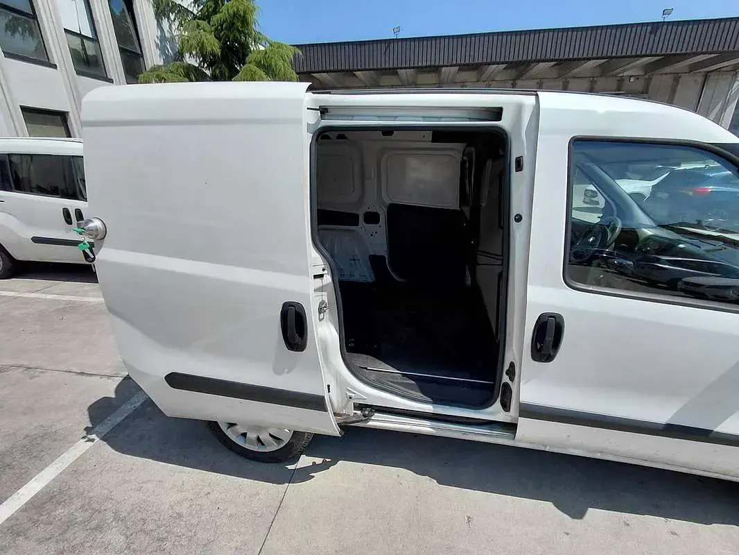 Usata Opel Combo 120 CV (88 kW) 2017 Bianco Monovolume