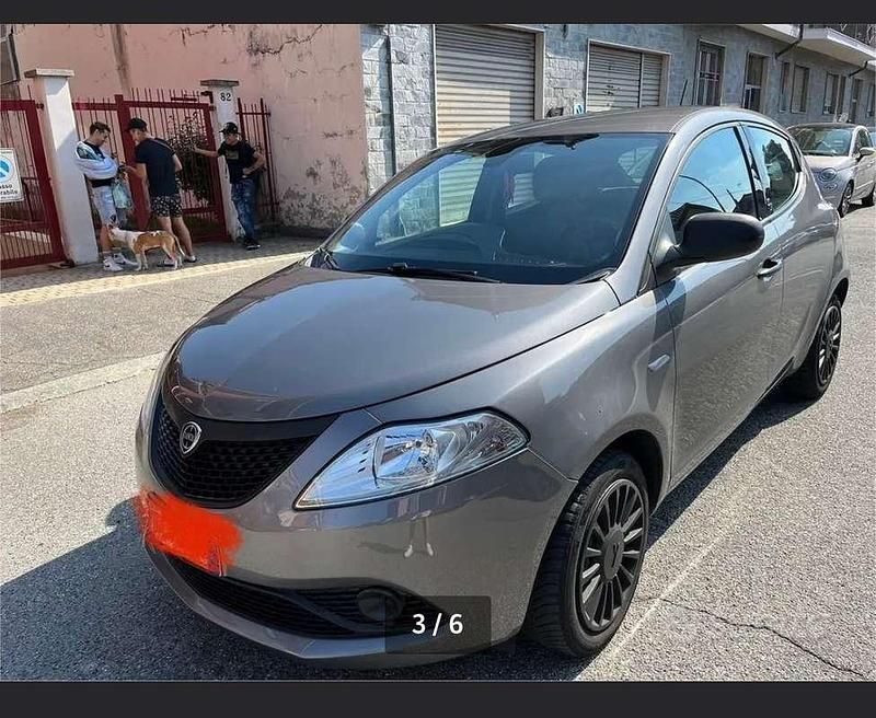 Usata Lancia Ypsilon Silver 95 CV (69 kW) 2020 Grigio Utilitaria