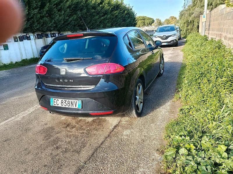 Usata Seat Leon 105 CV (77 kW) 2010 Nero Berlina