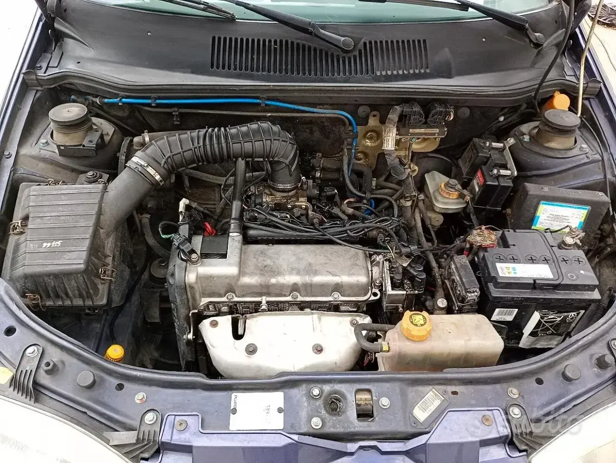 Usata Fiat Palio 60 CV (44 kW) 2001 Viola Berlina