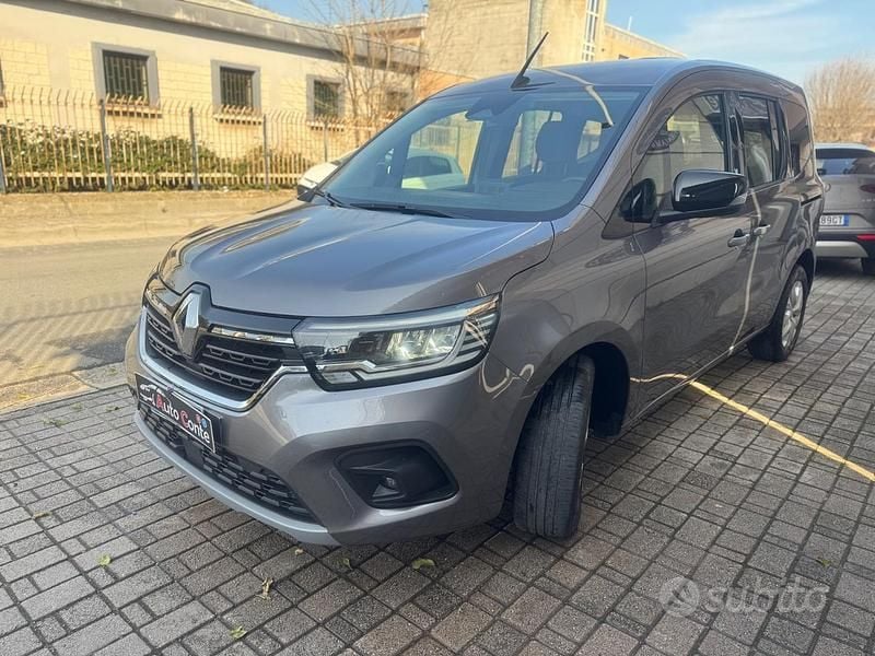 Usata Renault Kangoo Equilibre 95 CV (69 kW) 2022 Grigio Monovolume