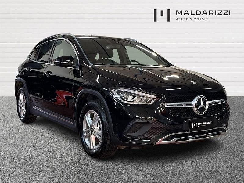 Usata Mercedes E250 160 CV (117 kW) 2023 Nero SUV