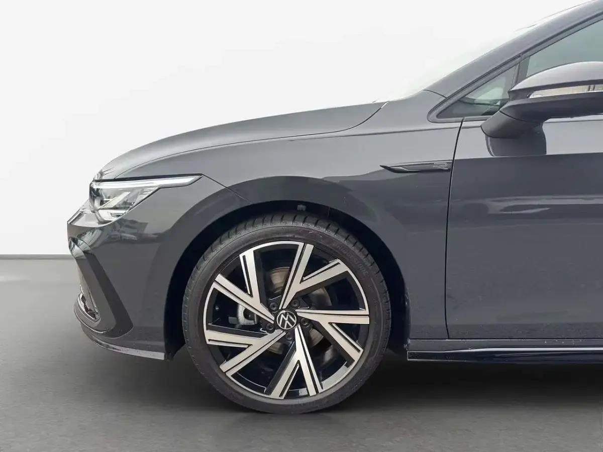 Usata VW Golf VIII R-line 131 CV (96 kW) 2024 Grigio Berlina