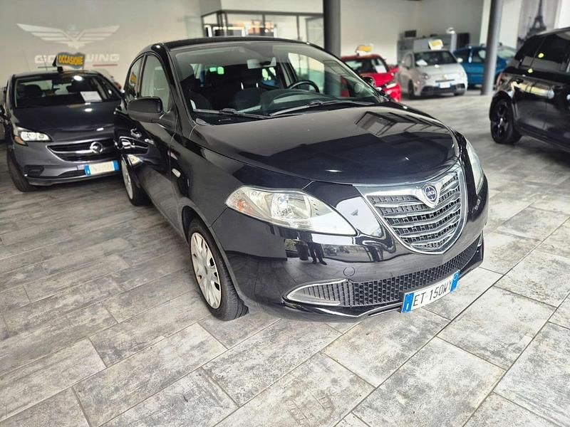 Usata Lancia Ypsilon 69 CV (50 kW) 2014 Nero Utilitaria