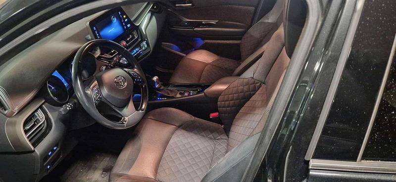 Usata Toyota C-HR Lounge 98 CV (72 kW) 2019 SUV