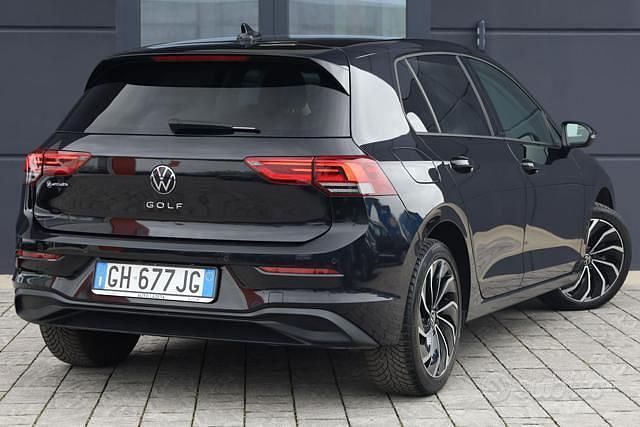 Usata VW Golf VII Life 115 CV (84 kW) 2021 Nero Utilitaria
