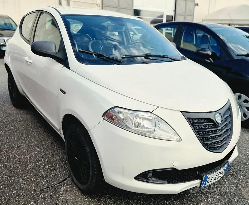 Usata Lancia Ypsilon Gold 86 CV (63 kW) 2014 Bianco Utilitaria