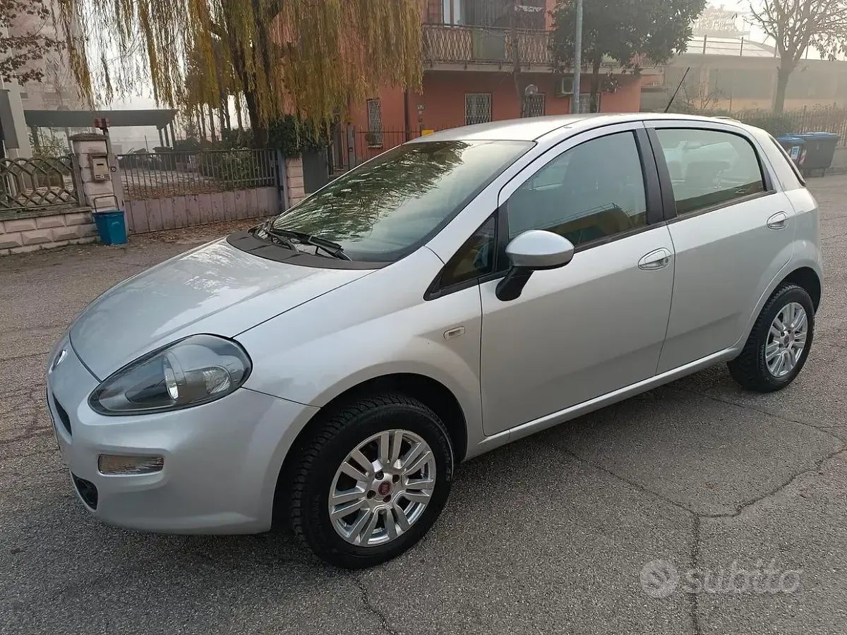 Usata Fiat Grande Punto 69 CV (50 kW) 2013 Grigio Utilitaria