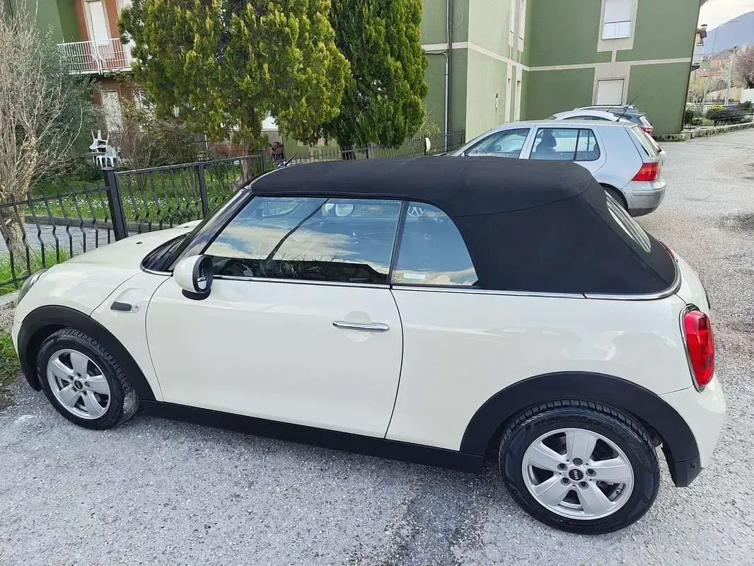 Usata Mini Cooper D Cabriolet 116 CV (85 kW) 2018 Cabrio