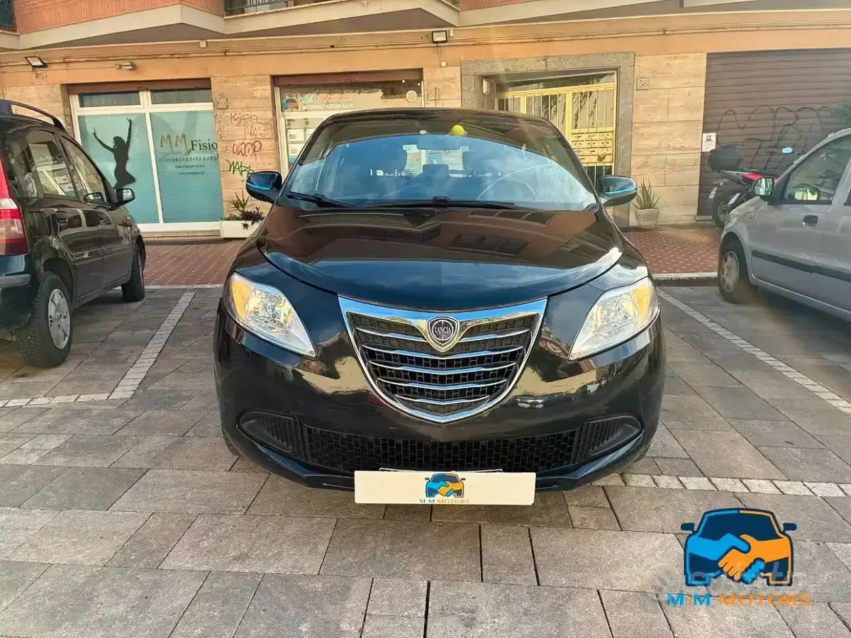 Usata Lancia Ypsilon Silver 69 CV (50 kW) 2013 Nero Utilitaria