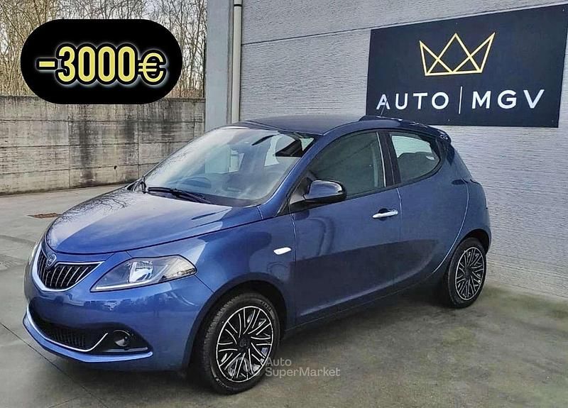 Usata Lancia Ypsilon Silver 69 CV (50 kW) 2022 Blu/azzurro Utilitaria