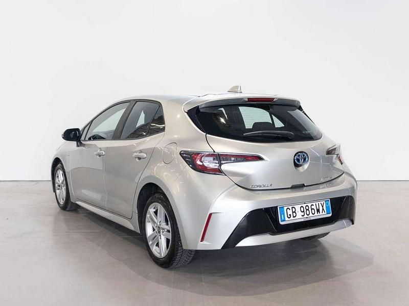 Usata Toyota Corolla Hybrid Active 122 CV (89 kW) 2020 Argento Berlina