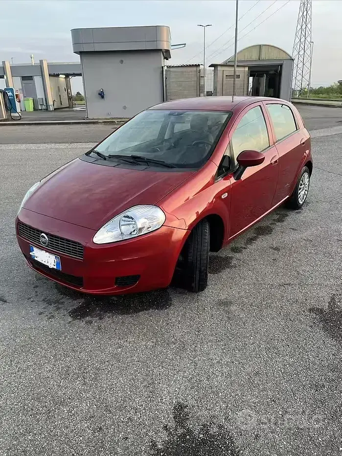Usata Fiat Grande Punto 65 CV (47 kW) 2006 Rosso Utilitaria