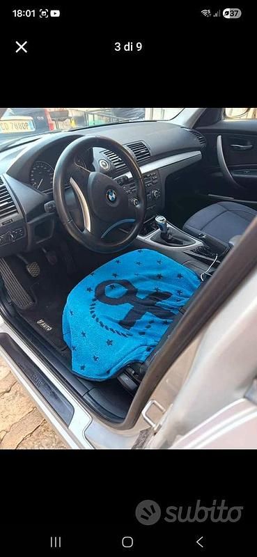 Usata BMW 118 195 CV (143 kW) 2010 Grigio Utilitaria