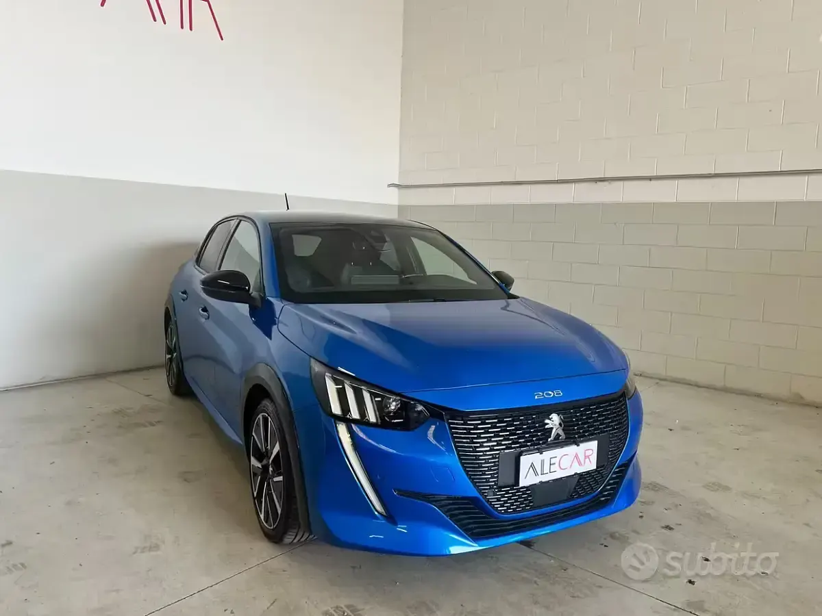 Usata Peugeot 208 GT-line 102 CV (75 kW) 2021 Blu Utilitaria