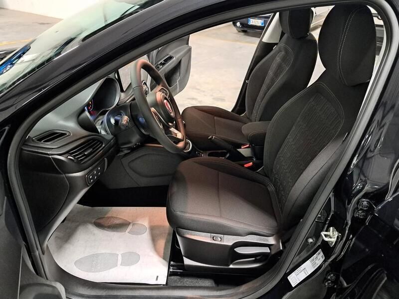 Usata Fiat Tipo Cross 99 CV (72 kW) 2023 Nero Berlina
