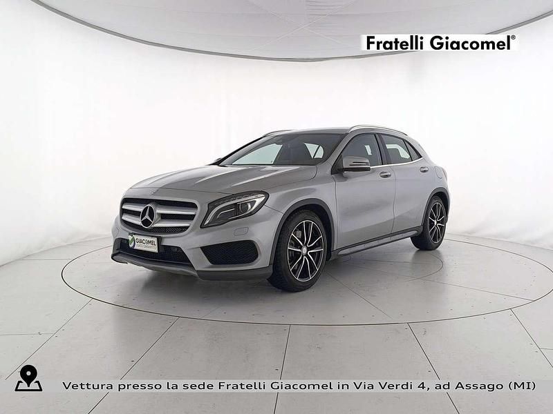 Argento metallizzato Usata 2016 Mercedes GLA250 Premium SUV | 18.400 € (Ottimo prezzo) - Immagine 1/4