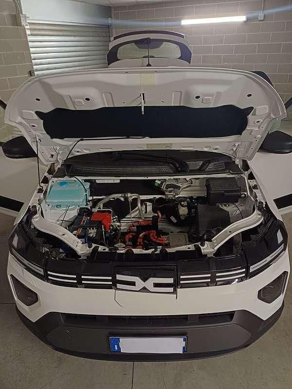 Bianco Usata 2024 Dacia Spring Expression Utilitaria | 13.900 € (Cara) - Immagine 1/4