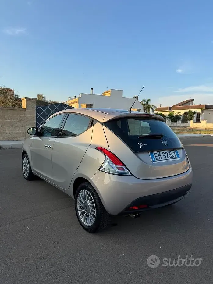 Usata Lancia Ypsilon Silver 69 CV (50 kW) 2013 Nero Utilitaria