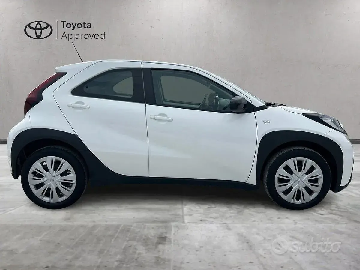 Usata Toyota Aygo X Active 72 CV (52 kW) 2023 Bianco SUV