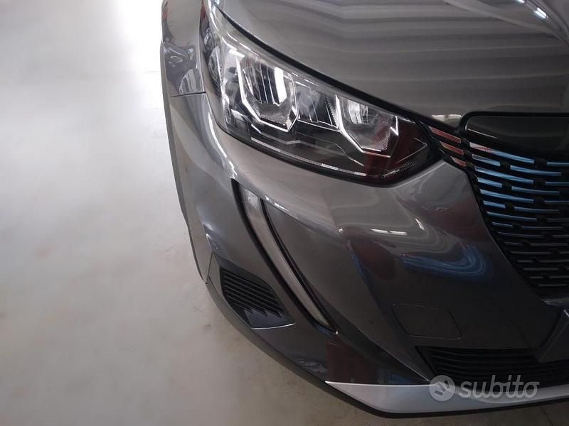 Usata Peugeot 2008 Allure 131 CV (96 kW) 2023 Grigio SUV