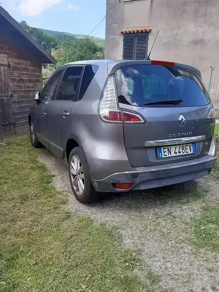 Usata Renault Scénic III 110 CV (80 kW) 2012 Grigio Monovolume
