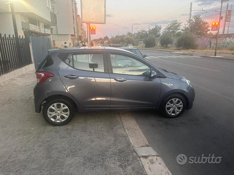 Używany Hyundai i10 Edition 69 KM (50 kW) 2016 Niebieski Hatchback