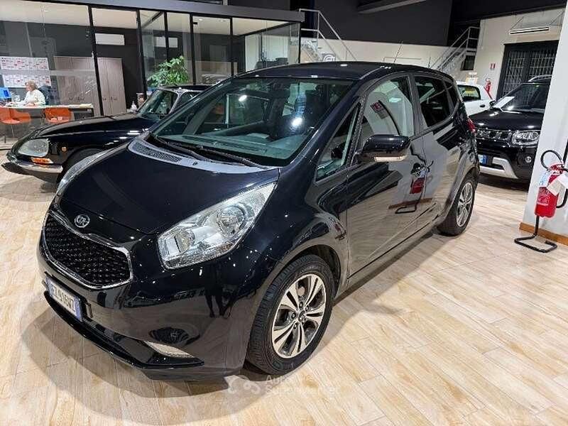 Usata Kia Venga 90 CV (66 kW) 2015 Nero Utilitaria