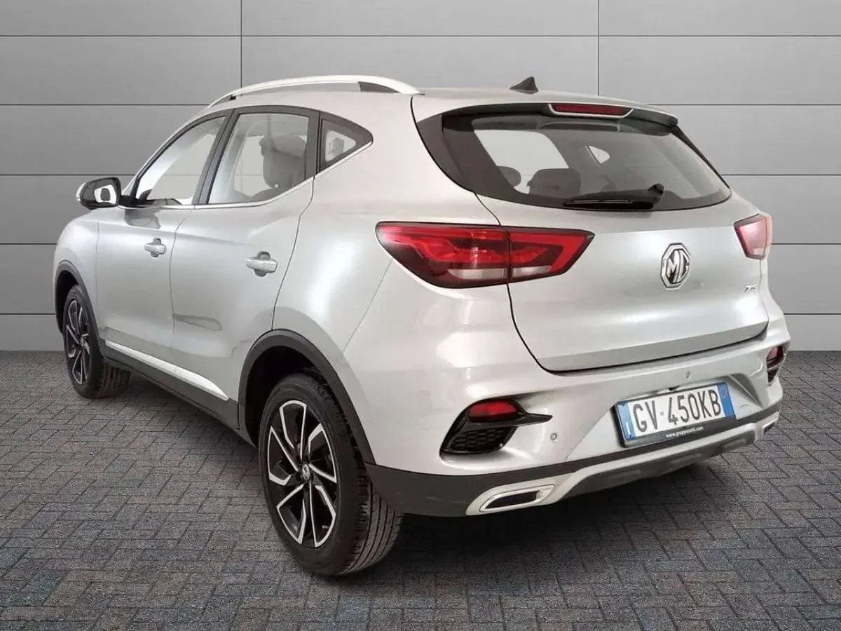 Usata MG ZS 106 CV (77 kW) 2024 Argento SUV